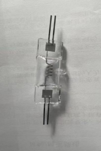 暖かく白い飛行機の翼の電球ハロゲン白熱電球